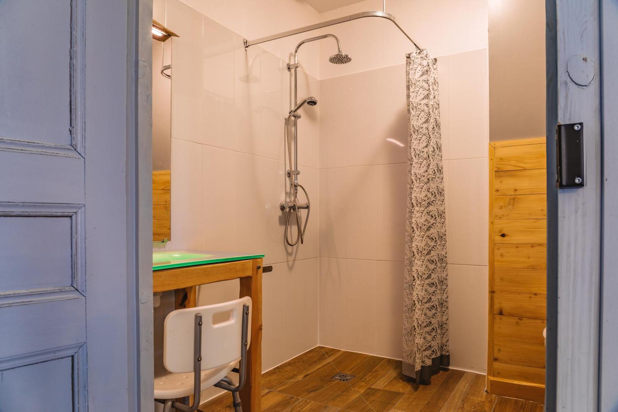 Gites La Boletiere Saint-Étienne-du-Valdonnez Room photo